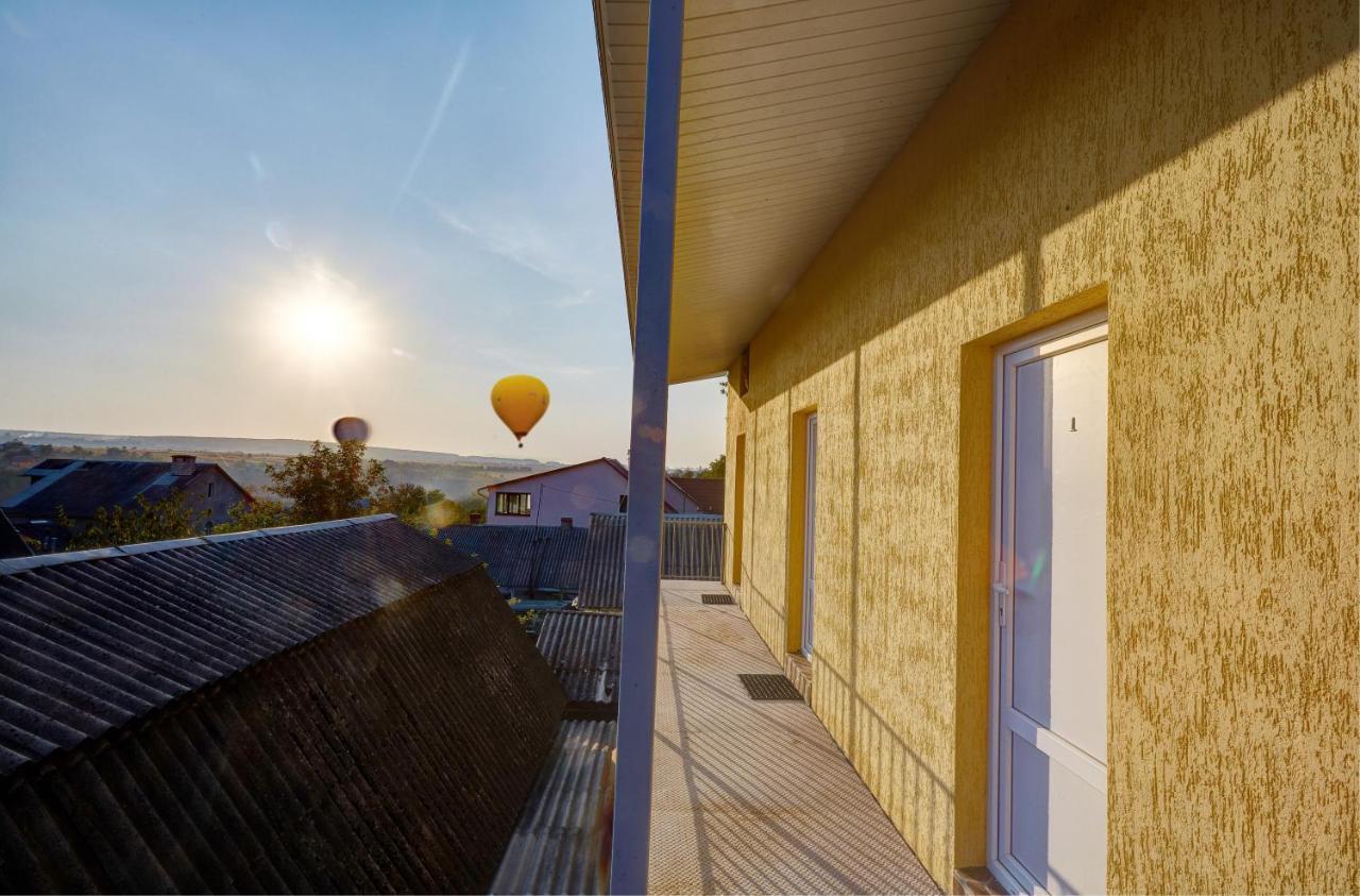Domashniy Hotel Kamianets-Podilskyi Exterior photo