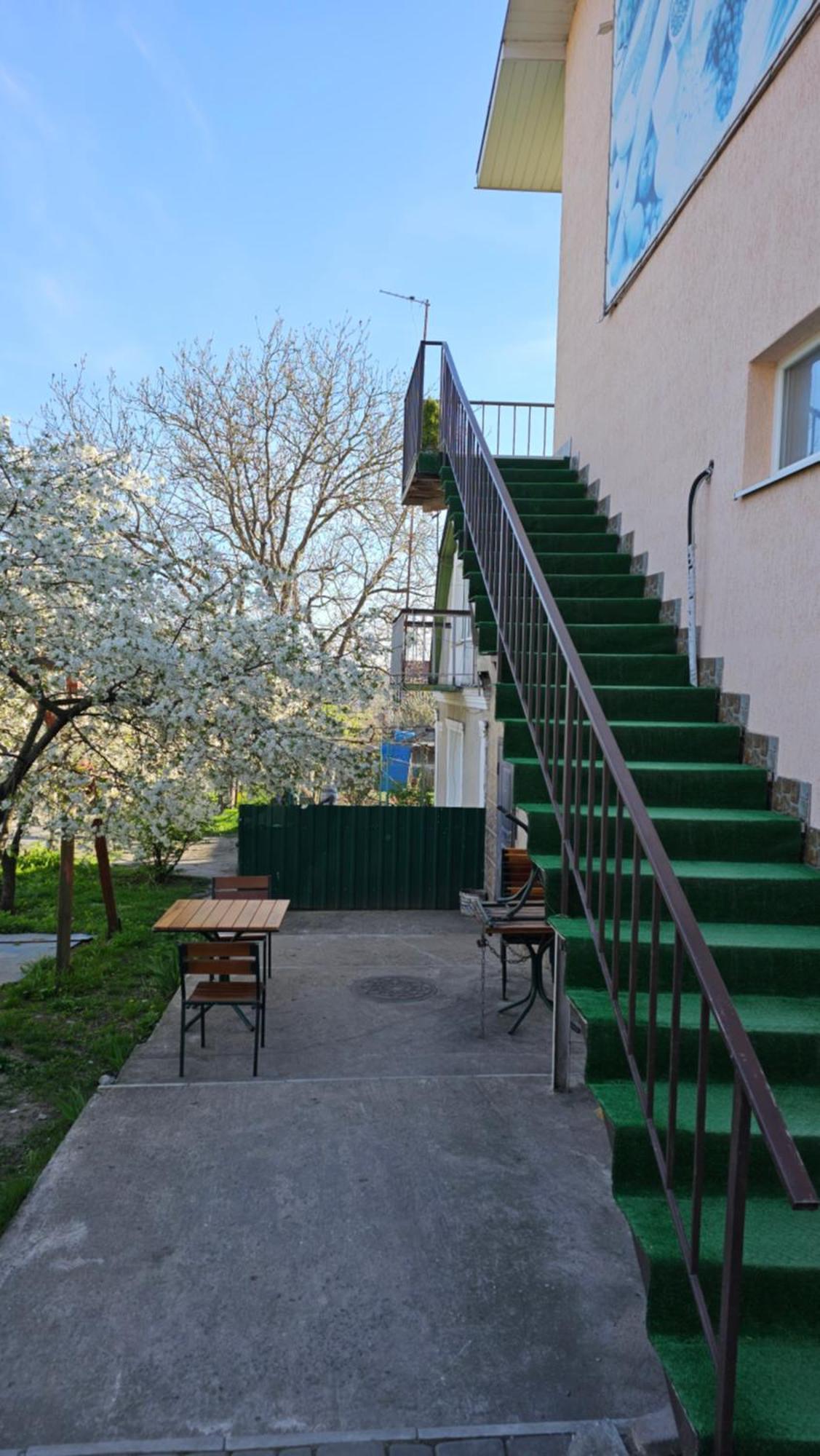Domashniy Hotel Kamianets-Podilskyi Exterior photo