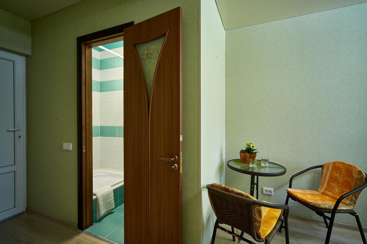 Domashniy Hotel Kamianets-Podilskyi Exterior photo