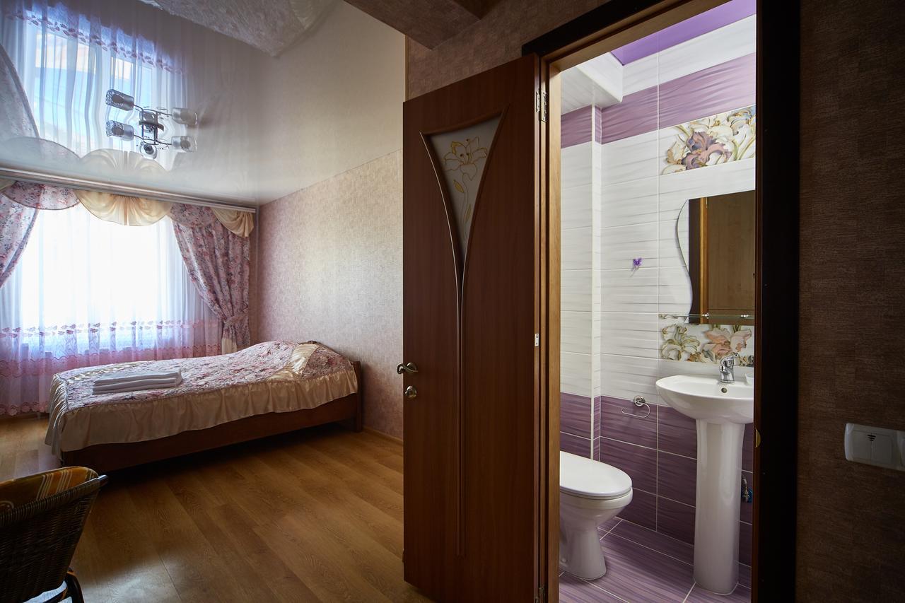 Domashniy Hotel Kamianets-Podilskyi Exterior photo